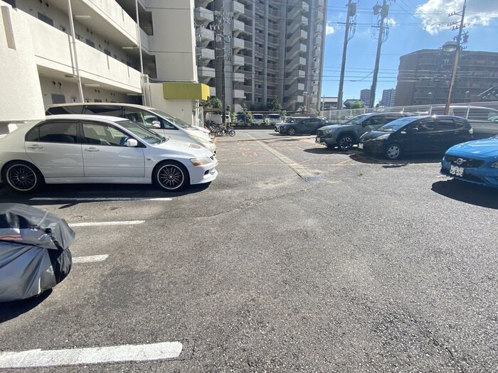 物件外観写真3　(駐車場)