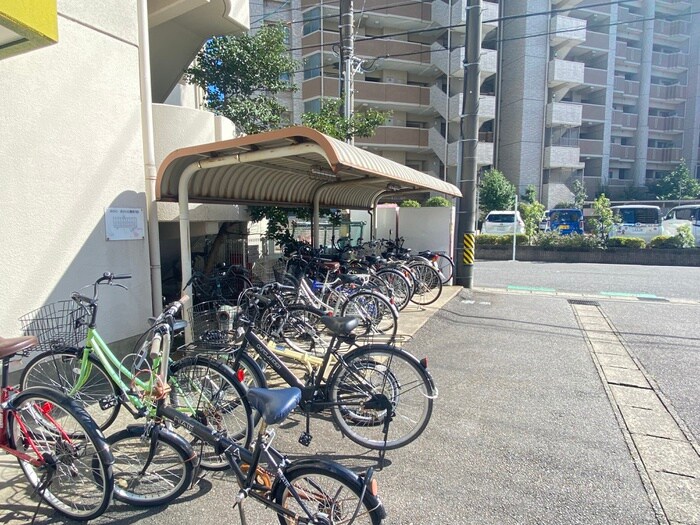 物件外観写真4　(駐輪場)
