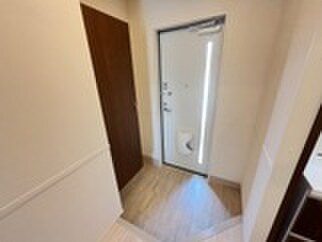 物件内観写真15　(玄関)