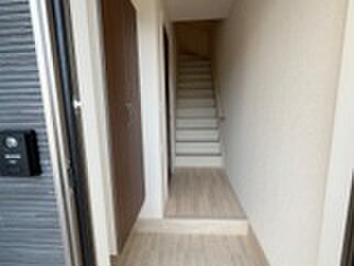 物件内観写真16　(玄関)