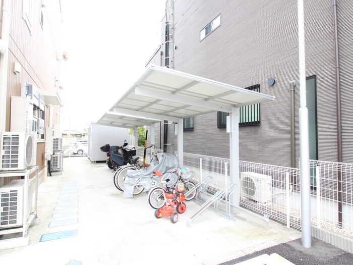 物件外観写真6　(駐輪場)