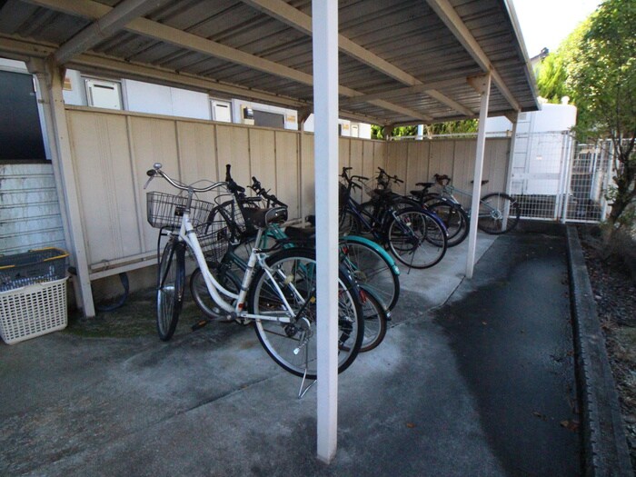 物件外観写真3　(駐輪場)