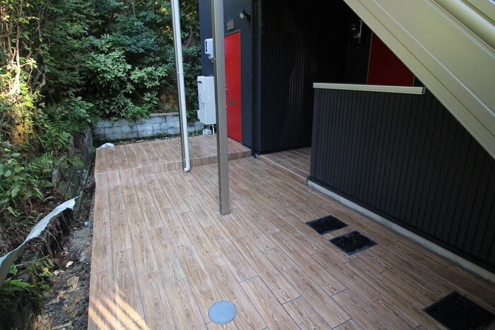 物件外観写真5　(エントランス部分)