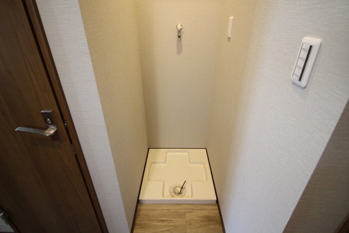 物件内観写真11　(洗濯機置場)