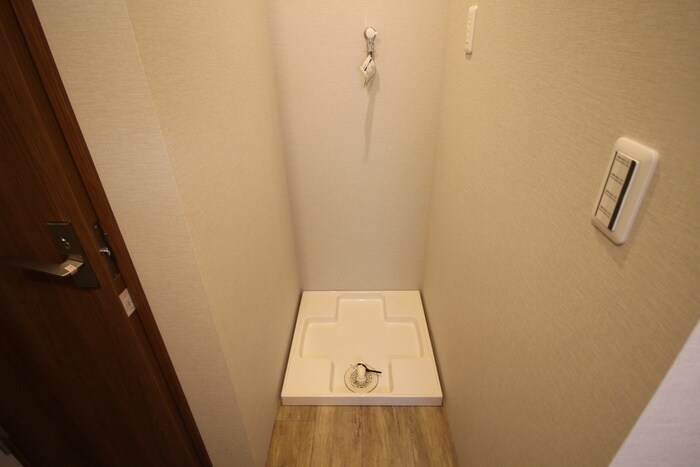 物件内観写真12　(洗濯機置場)