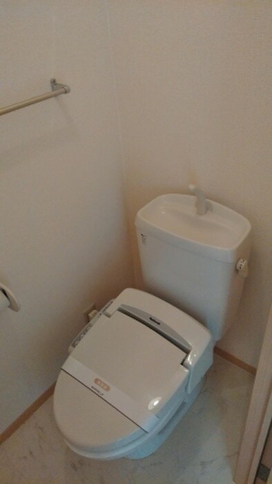 物件内観写真8　(トイレ)