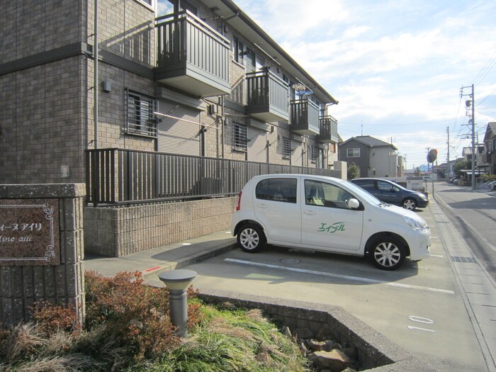 物件外観写真3　(駐車場)