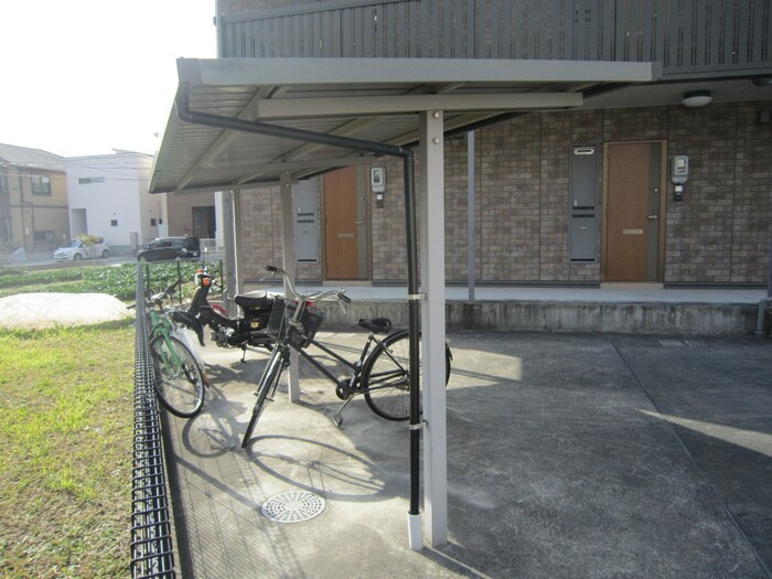 物件外観写真5　(駐輪場)