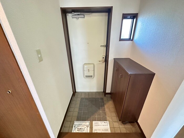 物件内観写真22　(玄関)