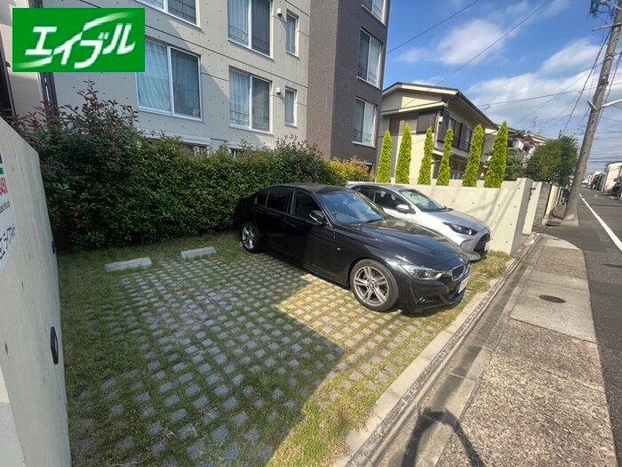 物件外観写真5　(駐車場)