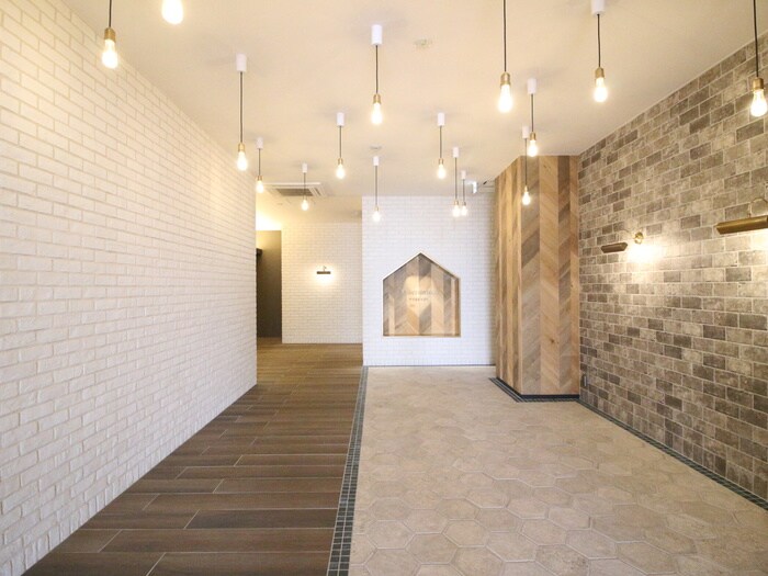 物件外観写真5　(エントランス部分)