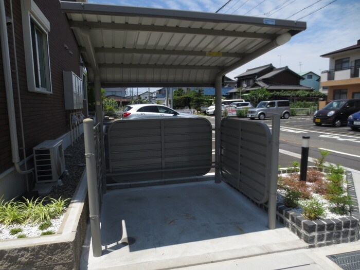 物件外観写真3　(駐輪場)