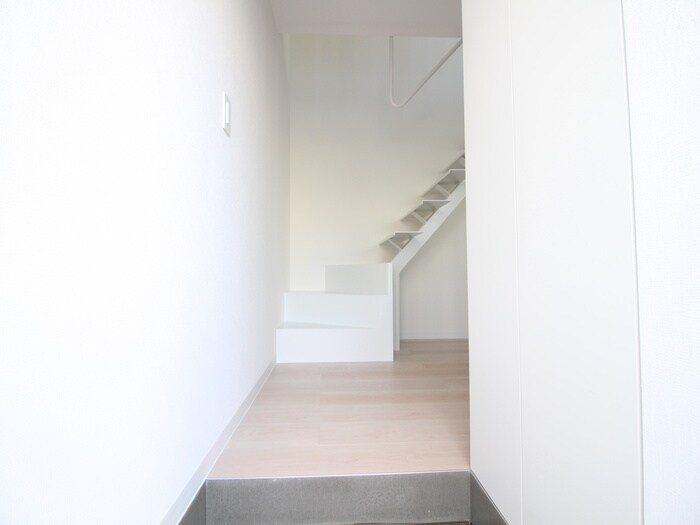 物件内観写真7　(玄関)