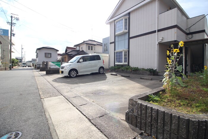 物件外観写真6　(駐車場)