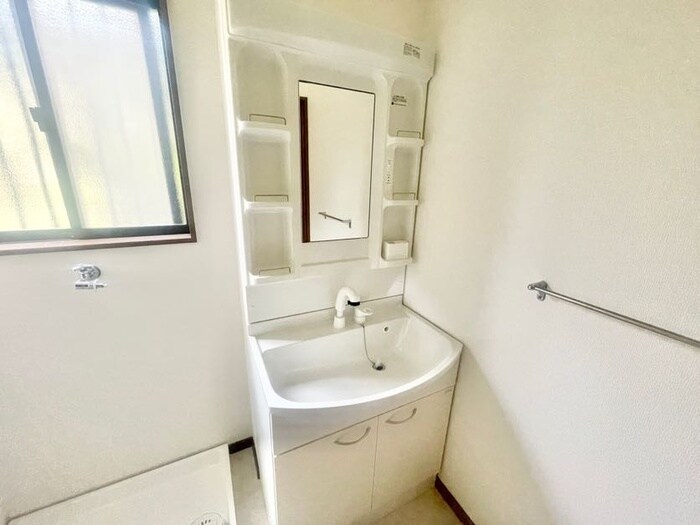 物件内観写真11　(洗面)