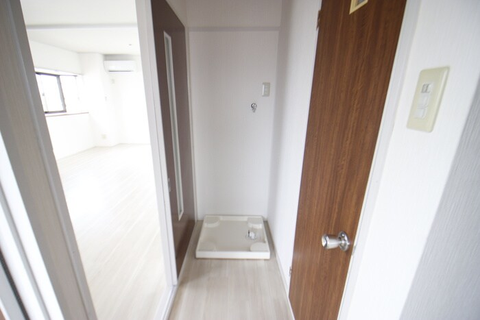 物件内観写真16　(洗濯機置場)