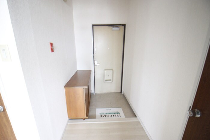 物件内観写真18　(玄関)