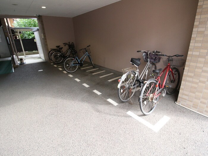 物件外観写真5　(駐輪場)