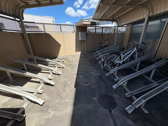 物件外観写真3　(駐輪場)