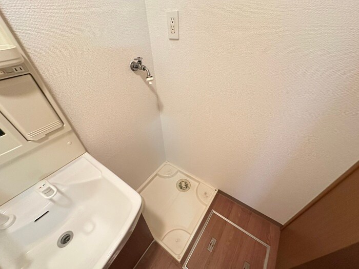 物件内観写真13　(洗濯機置場)