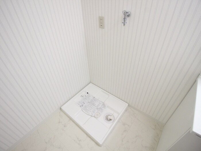 物件内観写真14　(洗濯機置場)