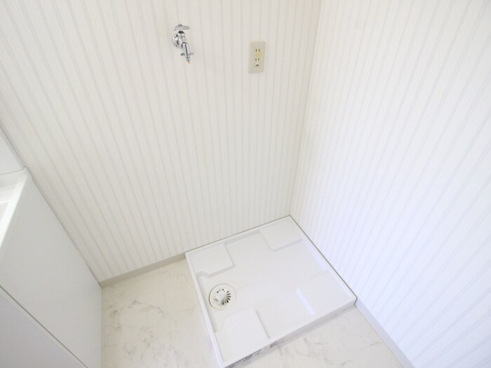 物件内観写真16　(洗濯機置場)