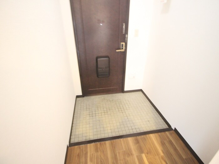 物件内観写真17　(玄関)