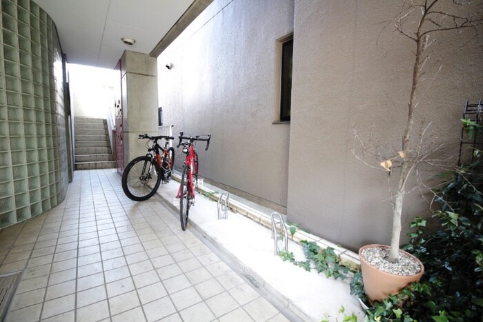 物件外観写真2　(駐輪場)
