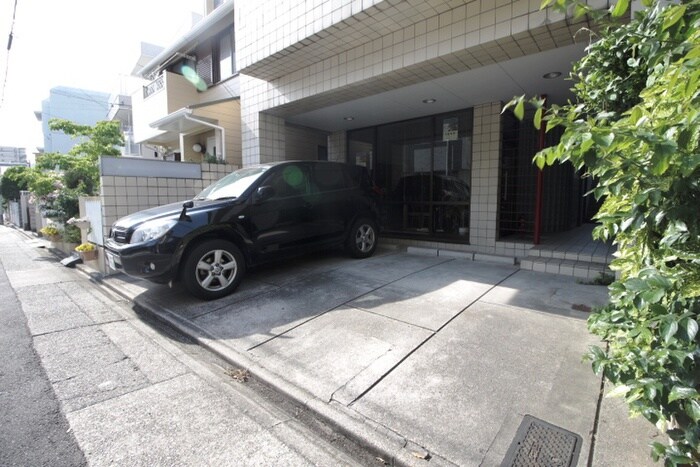 物件外観写真5　(駐車場)