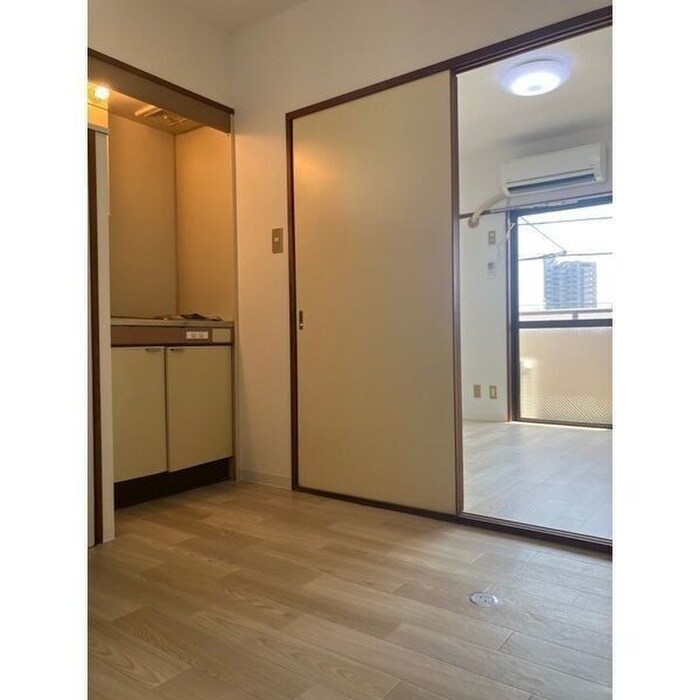 物件内観写真2　(居室)