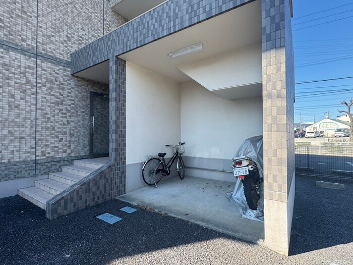 物件外観写真5　(駐輪場)