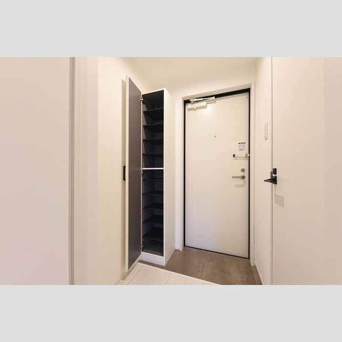 物件内観写真3　(玄関)