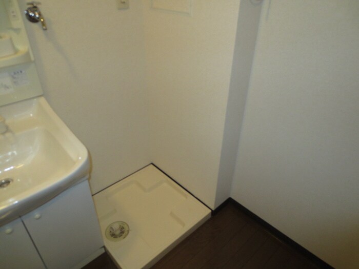 物件内観写真12　(洗濯機置場)