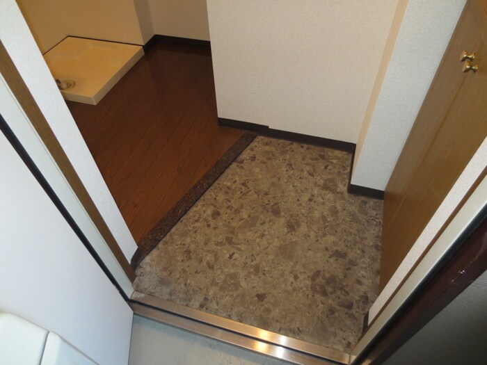 物件内観写真16　(玄関)