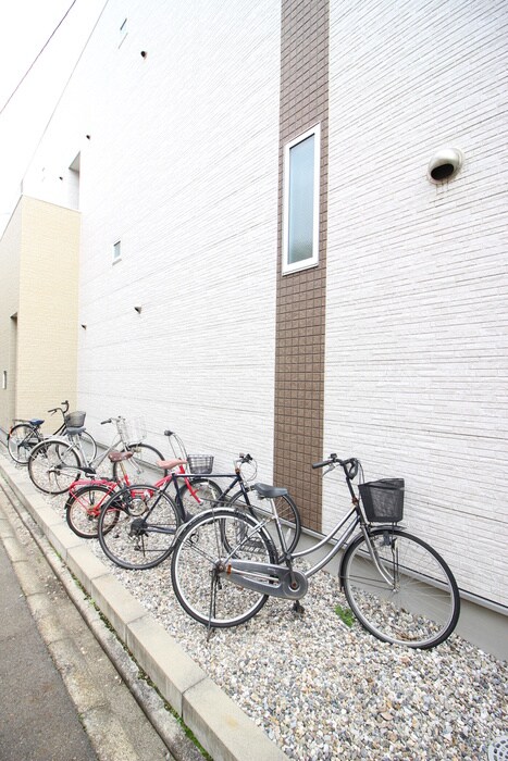 物件外観写真3　(駐輪場)