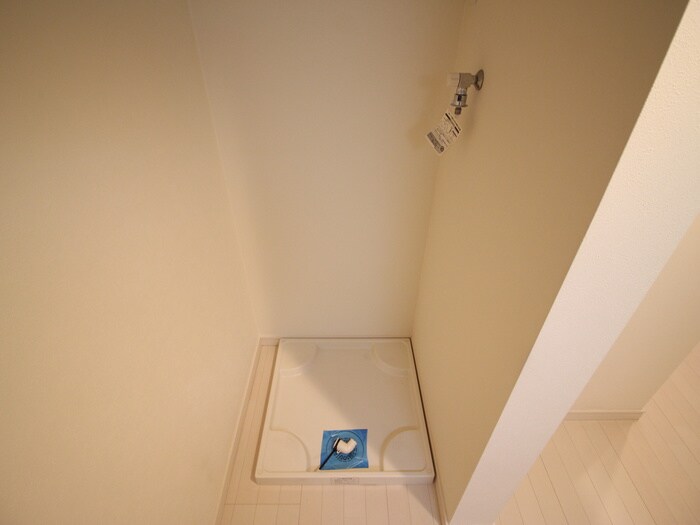 物件内観写真12　(洗濯機置場)