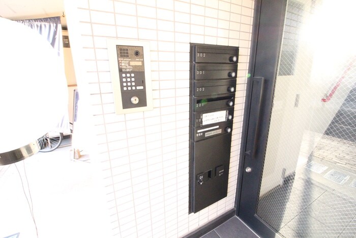 物件外観写真3　(エントランス部分)