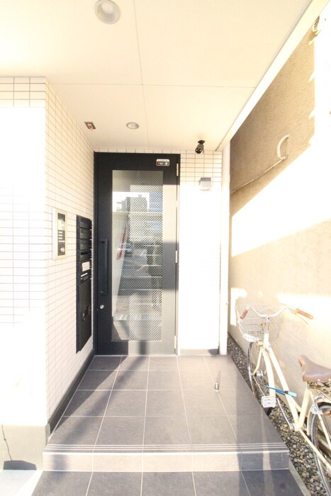 物件外観写真4　(エントランス部分)