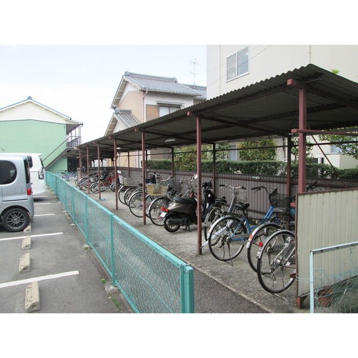 物件外観写真3　(駐輪場)