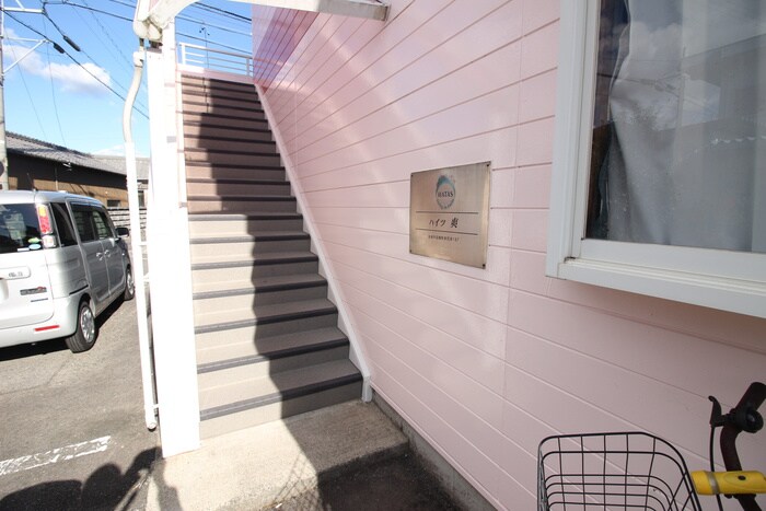 物件外観写真2　(エントランス部分)