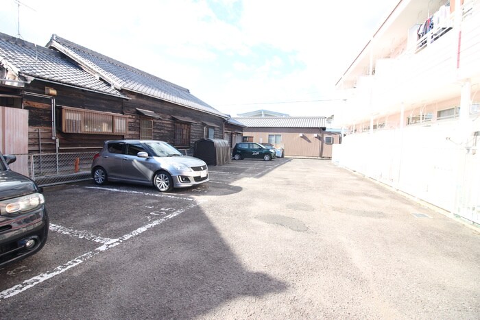 物件外観写真3　(駐車場)