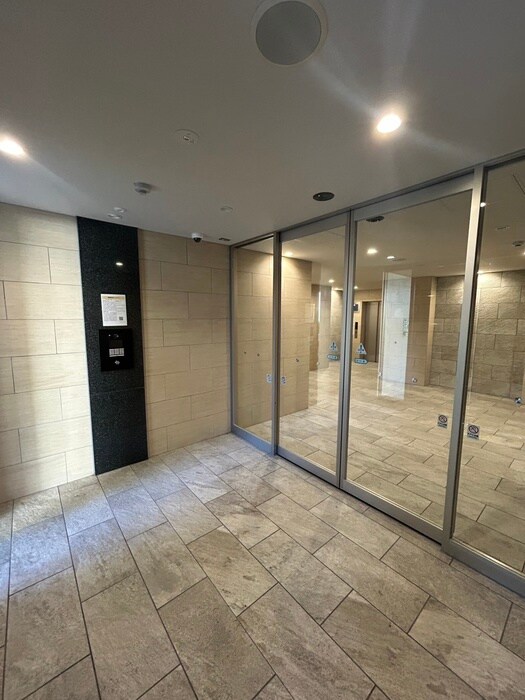 物件外観写真6　(エントランス部分)