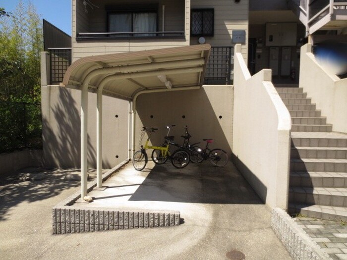 物件外観写真3　(駐輪場)