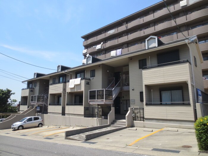 物件外観写真5　(駐車場)