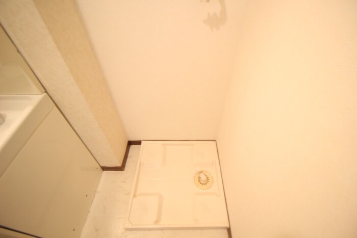 物件内観写真11　(洗濯機置場)