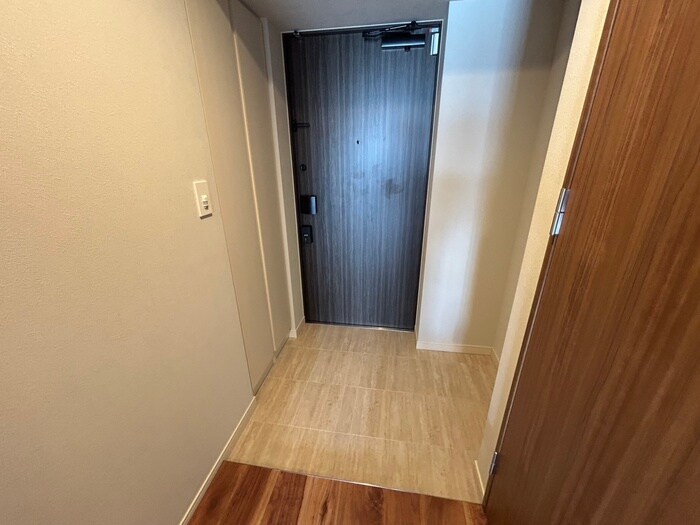 物件内観写真16　(玄関)