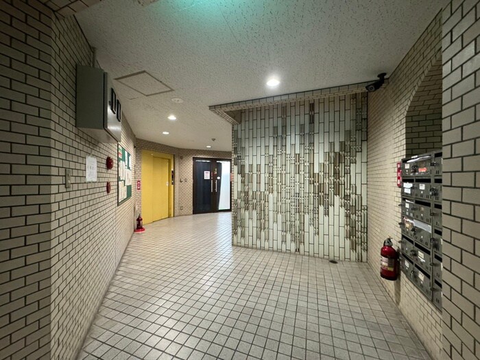 物件外観写真6　(エントランス部分)