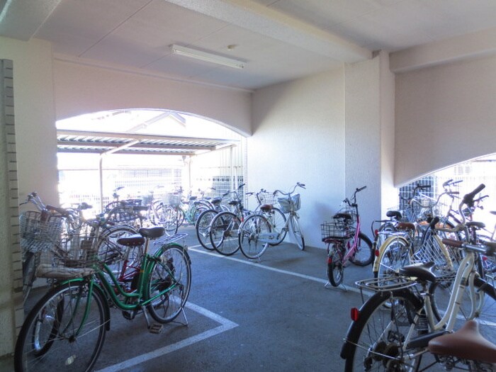 物件外観写真3　(駐輪場)