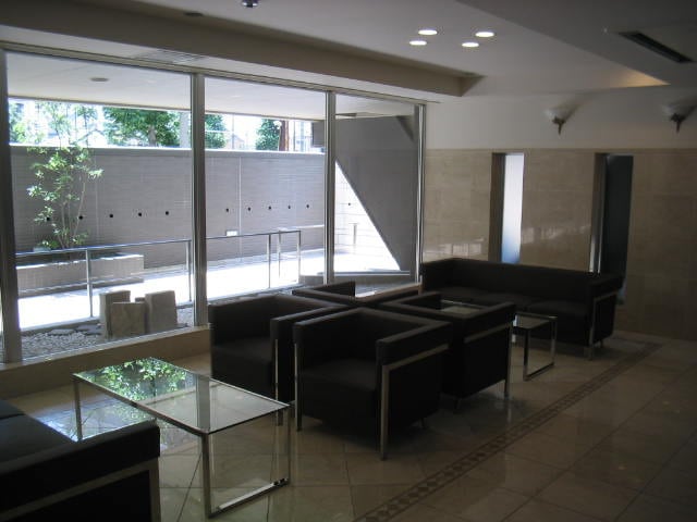 物件外観写真5　(エントランス部分)