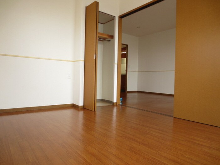 物件内観写真10　(居室)